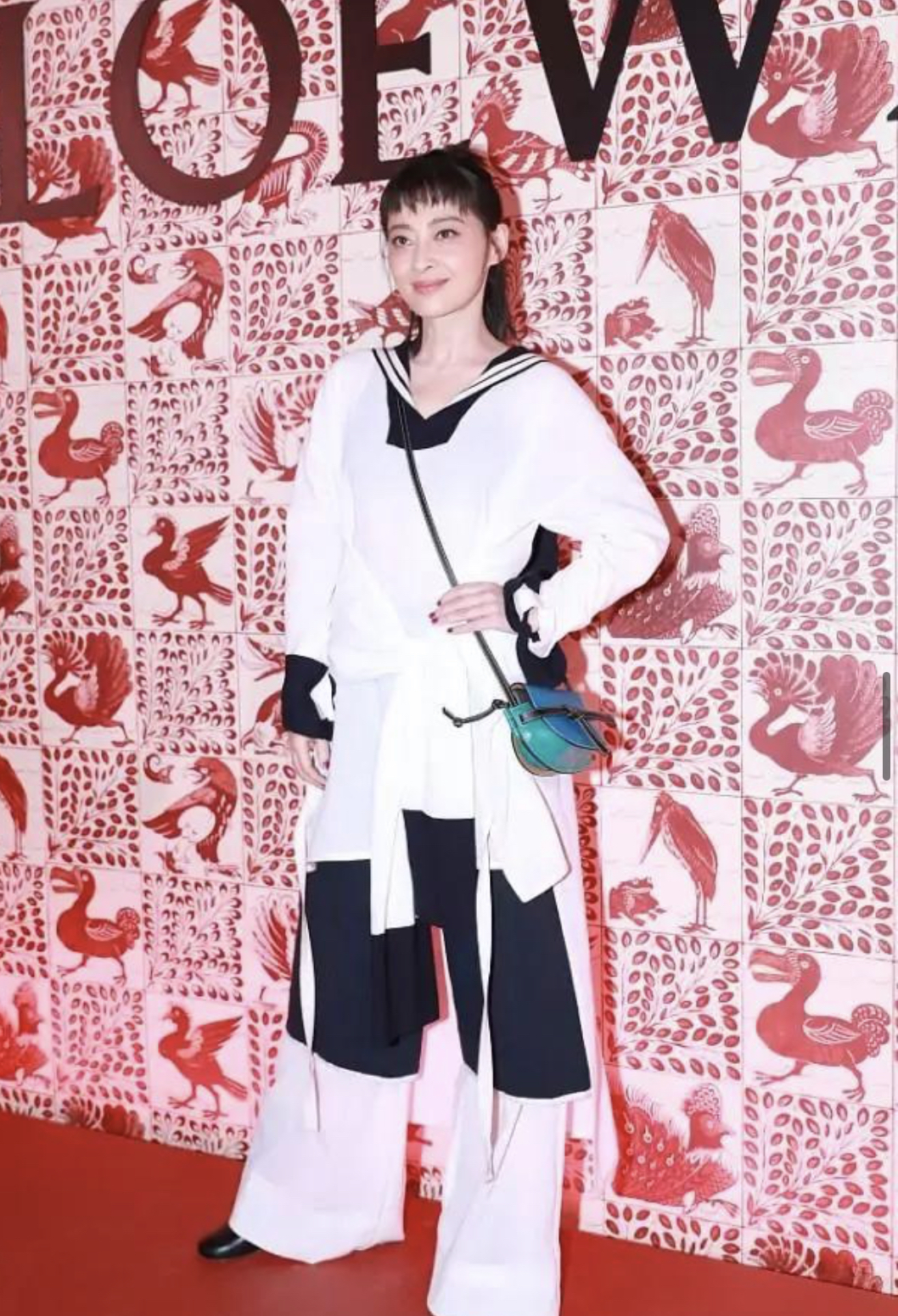 发型|梅婷自信过头了，46岁还穿“海军衫”扮嫩，结果却被发型拖后腿