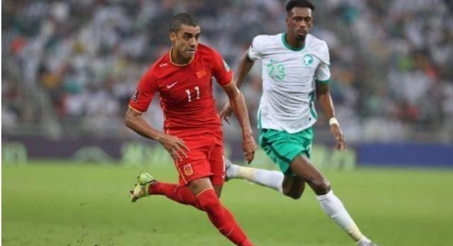 于时为伴 沙特记者：中国的归化球员实力不俗，不知道为何让他们打首发