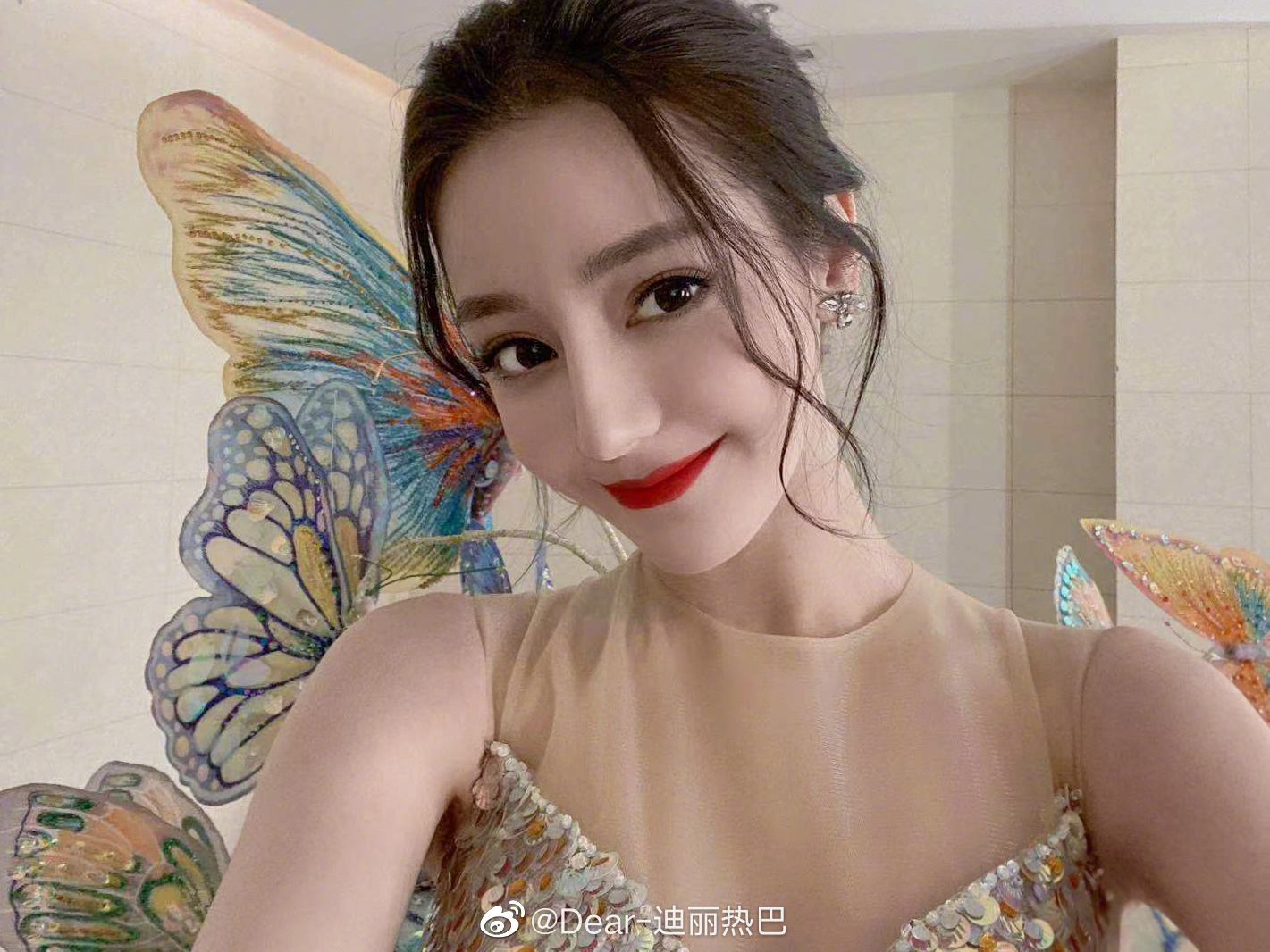 迪丽热巴|靠美貌、火辣身材出圈的迪丽热巴，是怎么把自己“作死”的？