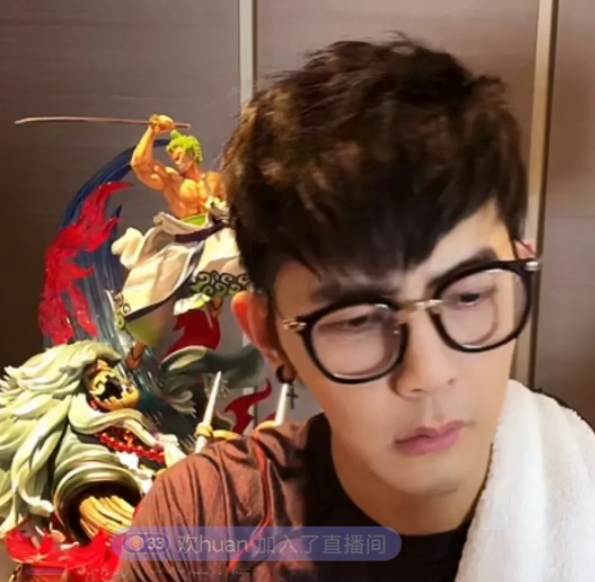 张庭|与张庭深度捆绑，40岁汪东城凌晨上演哑剧式吃播？这是在试水？