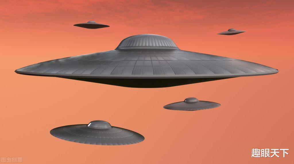 UFO UFO现身德国？乘客在万米高空拍到不明飞行物，不断变形！