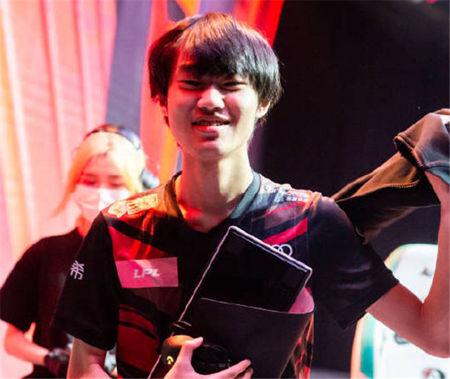 edg战队|转会期“新瓜”汇总:lqs、uzi齐聚IG,小明加入TES左手留队?