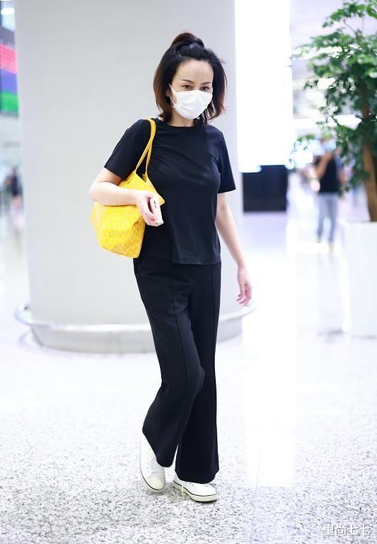 里尚七七|合体走机场，宋祖儿背万元大牌炫腹，大28岁王琳靠王菲同款抢风头