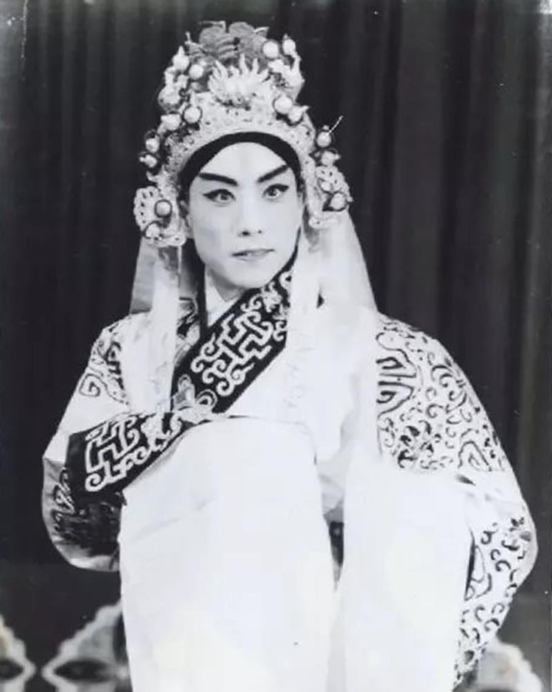 奶球妈咪聊|“严伟才”宋玉庆:外表英俊,嗓音高亢,名段《打败美帝野心狼》