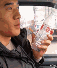 谢霆锋|同是18岁，谢霆锋蔡徐坤谁更加帅气？哈哈哈对照明显