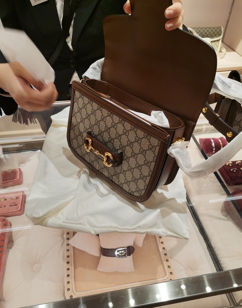 尚品控谈奢侈品 Gucci的马衔扣1955马鞍包就是让人一见钟情的存在，摩登又经典