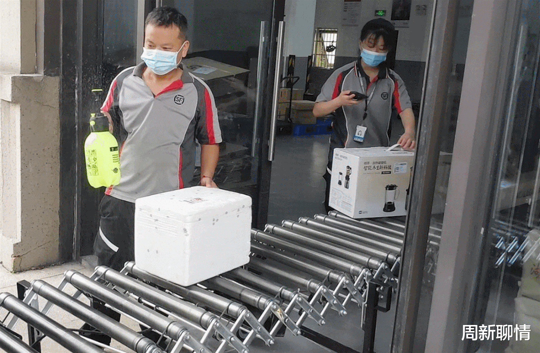 周新聊情|武汉疫情反复,16人确诊!硬核快递消杀“过五关”