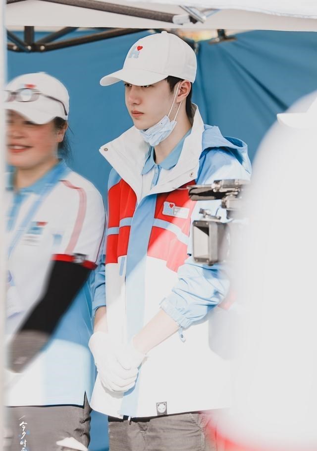 王一博|王一博随韩红驰援河南，流量化作正能量，粉丝骄傲！