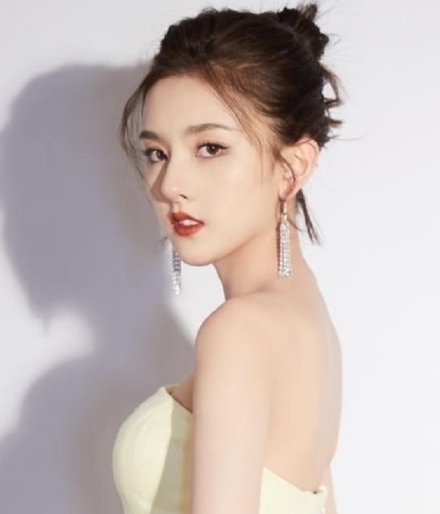 宋祖儿|有种“发育过猛”叫宋祖儿，性感礼服惊艳众人，真是女大十八变