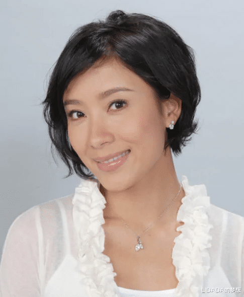 杨怡|从无名龙套到视后，42岁杨怡高龄生下二胎儿子，一家四口终得圆满