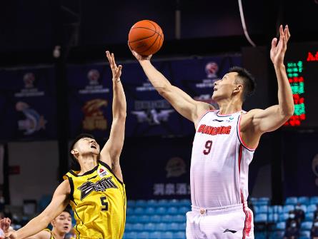 广东男篮|李春江都忌惮？他激活广东队带飞易建联，难怪杜锋不骂他