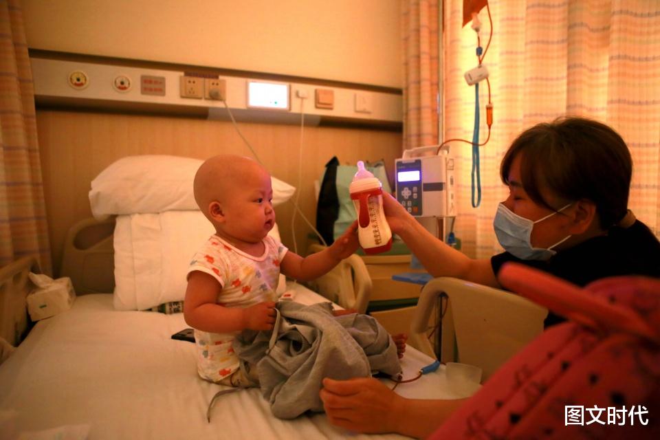 胆固醇|女子与三位男士生三娃，因小女儿特殊部位的一次出血，她陷入绝望