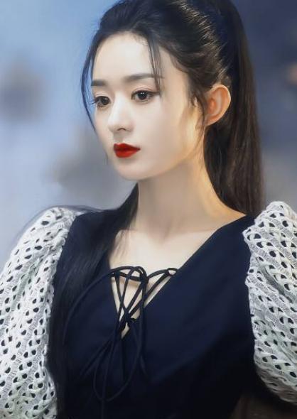 赵丽颖|赵丽颖跳手势舞手忙脚乱，十级滤镜遮不住包子脸，小肚赘肉太抢镜