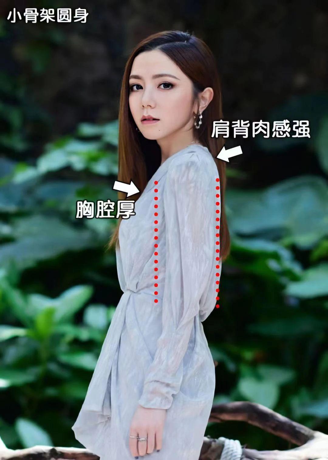 时尚圈的奇葩大喵|大骨架女孩竟然赢了纸片人？瘦成柴撑不起造型，上镜瞬间就被淹没