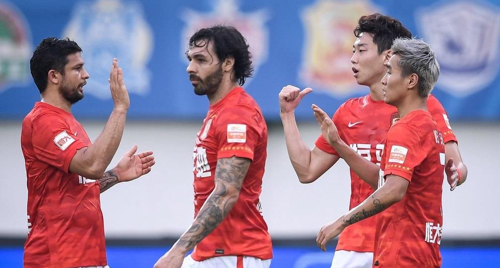 胚小芽儿|广州队上演进5球大戏，艾克森创造历史，两名中场球员表现很碍眼