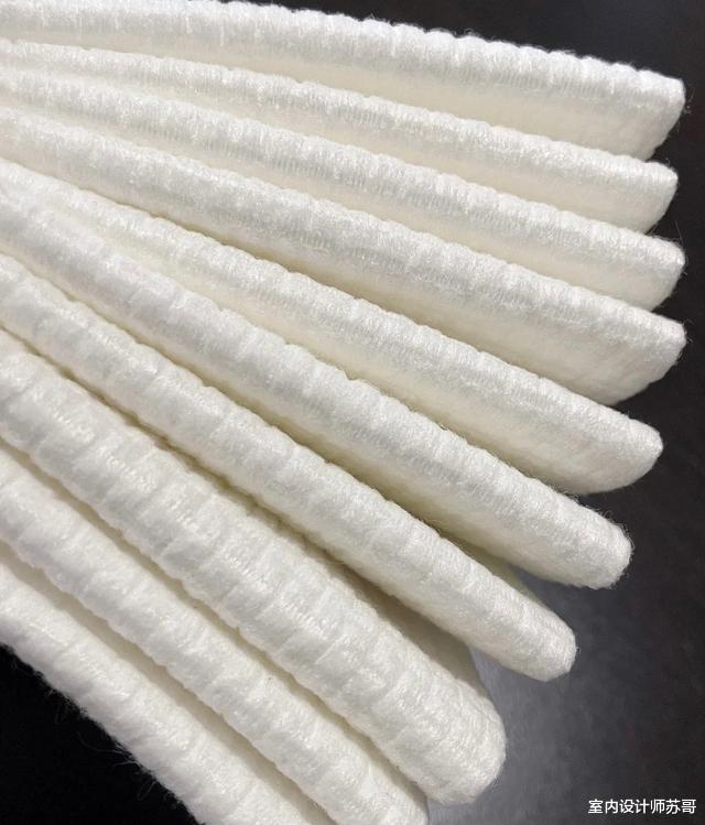 室内设计师苏哥 越来越多的人马桶上都不挂毛巾了！现在流行这么设计，干净又卫生