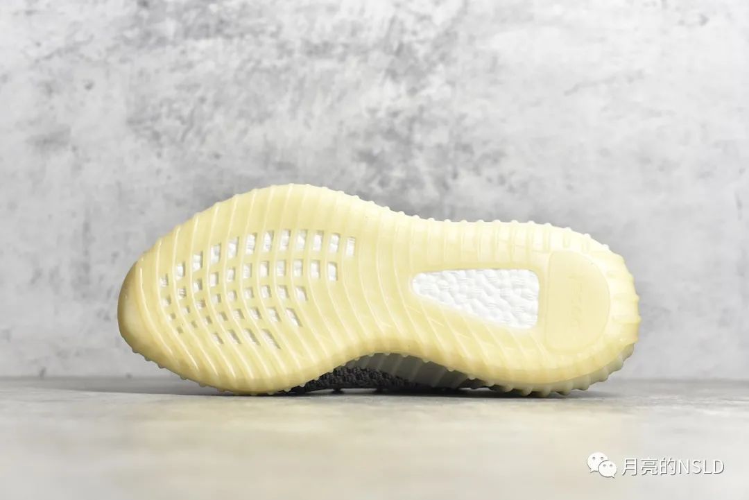 难舍离断|忙Donda的kanye不顾yeezy350v2的高危程度 细节对比展示五年的沉淀让鉴定有多困难