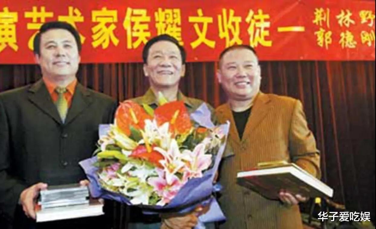 相声|侯耀文徒弟荆林野，直播间透露侯门相声没落原因，称有人为老不尊