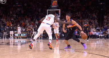 贝弗利|罕见!太阳遭打击,布克被贝弗利一头撞得满脸是血,双双离场治疗