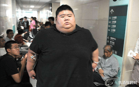 运动|中国第一胖王浩楠：668斤一年减掉400斤，成为帅小伙收获美丽恋人