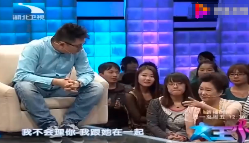 吴琼|59岁吴琼为婆婆庆生，小15岁老公罕见出镜，夫妻俩同框似隔代