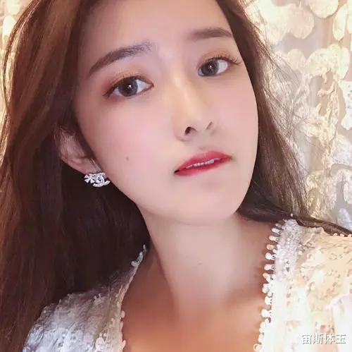 蔬菜 为什么明星打粉底时,化妆师都是用的粉底刷?因为美妆蛋早过时了