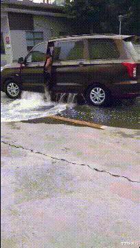 学姐说育儿|“妹子真粗心啊,光顾着玩手机了,连自己的铠甲开了都不知道”哈哈哈