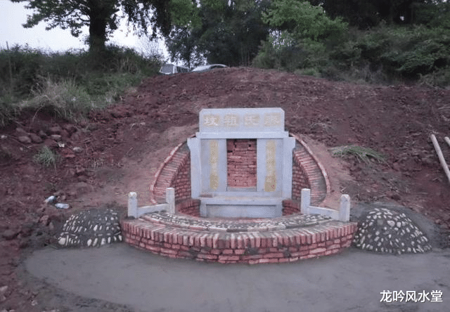 龙吟风水堂 如何简单地看阴宅的风水