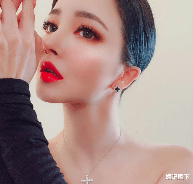 整容|刘雨欣疯狂迷恋整容，步步惊心后越发大胆，尖下巴鼻子看着真吓人