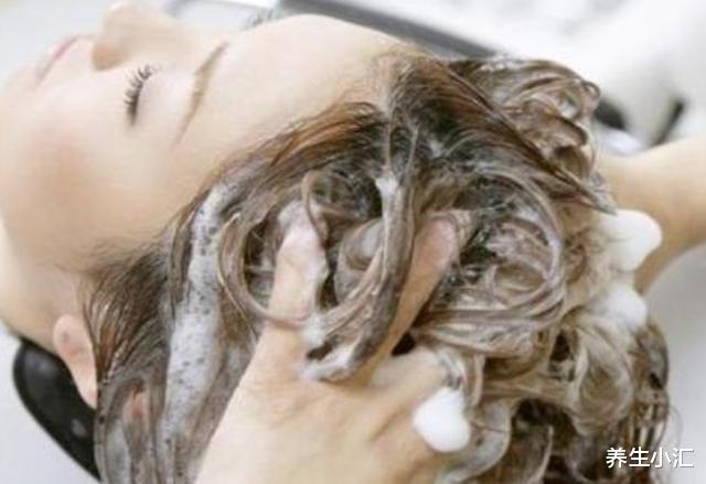 阿司匹林|洗头时加几粒“阿司匹林”，坚持一个月，会有什么结果？不妨试试