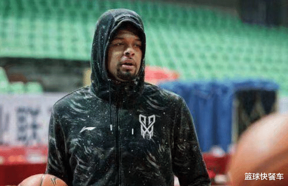 遼寧男籃|連續(xù)3場(chǎng)被雪藏？遼寧超級(jí)內(nèi)線遭棄 13萬(wàn)一場(chǎng)請(qǐng)他來(lái)看飲水機(jī)？