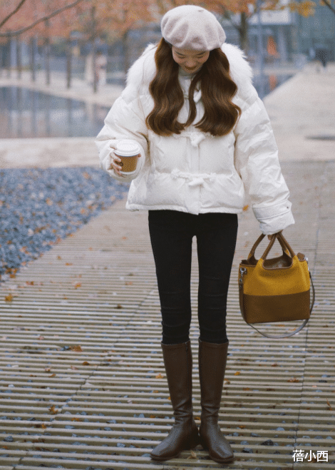 蓓小西 今年羽绒服“穿短不穿长”,搭配牛仔裤真洋气,搭配半身裙好高级