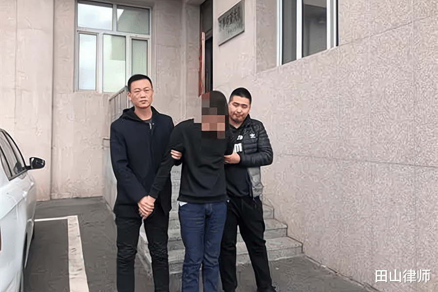 宜昌二十一岁网瘾少女被陌生中年男人残杀,蝎子文身揭露案情谜底