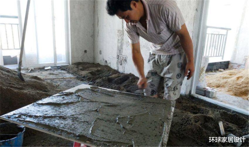 瓷砖铺贴时，若工人开始做这3件事时，赶紧轰走！太不专业了！
