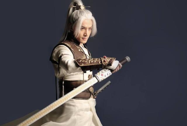 胡歌|胡歌十年未拍玄幻剧，被问如何看待张艺谋《遮天》，胡歌：我不适合