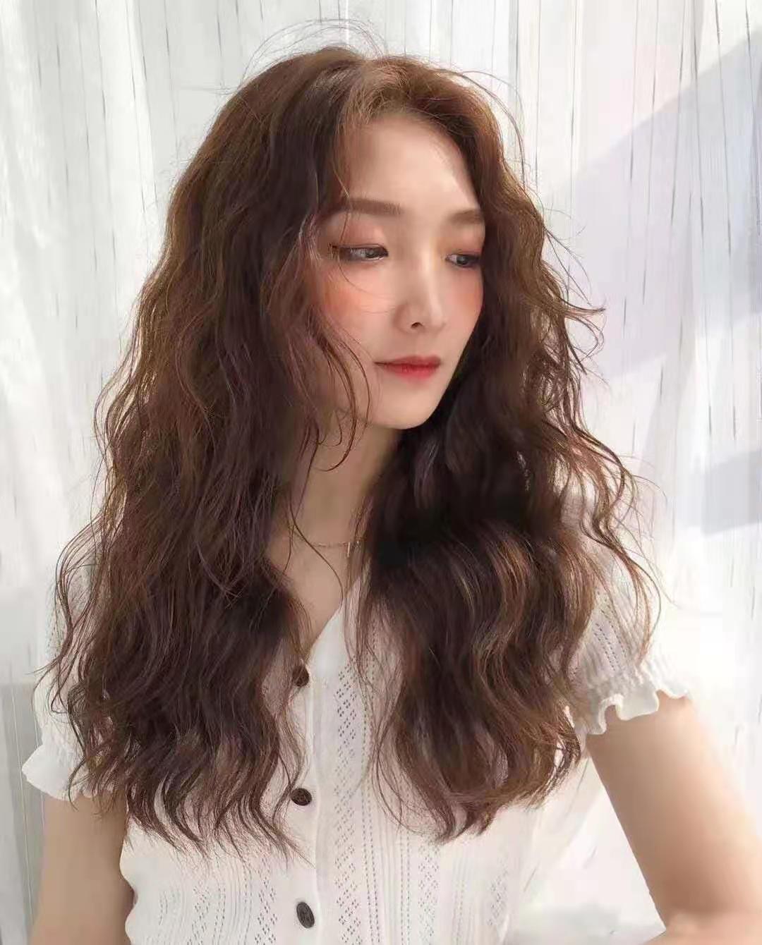 发型|过年烫发需谨慎，这三款发型最好别随便烫，好看但未必适合你