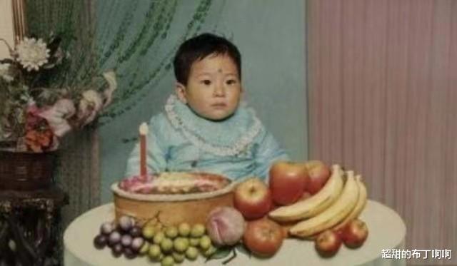 井柏然|他出生28天被抛弃，爆红后送奶奶千万豪宅，眼红的父母跑来认亲