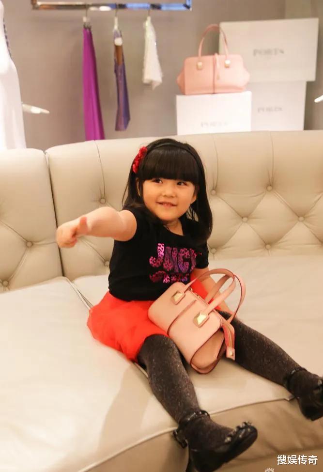 李湘|为了一己私欲，亲手把女儿推到了风口浪尖上，李湘的做法实在太恶劣