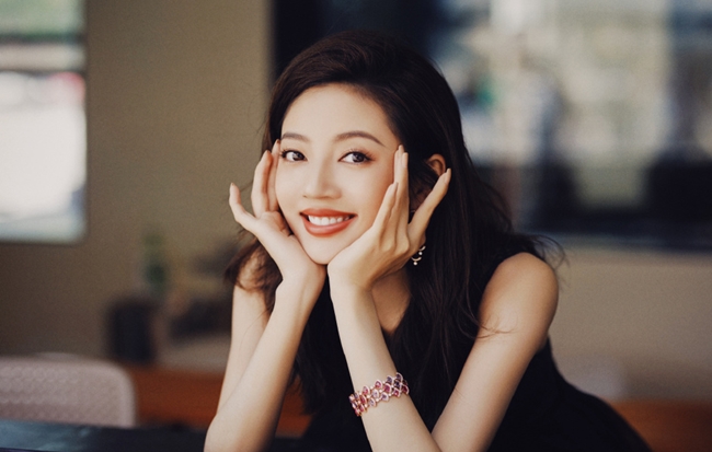 白梦妍|欢娱七朵小花“内卷”严重，白鹿剑指一姐宝座，张楠成于正新宠