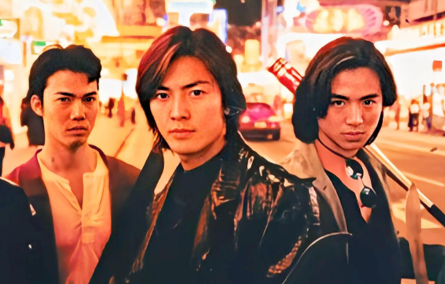 乌鸦|58岁“乌鸦”近照曝光,双手抱拳江湖气息浓重,网友:怕他掀桌子