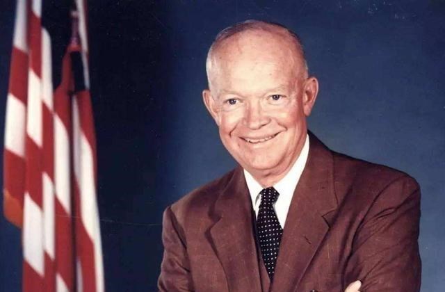 月球 看到月球上的五星红旗,美国登月再遭质疑,为何美国国旗在飘扬?