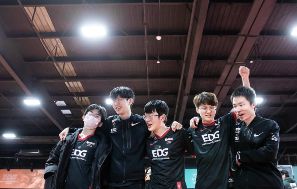 edg战队|看不起EDG才丢人！Khan开播，直言表示EDG真的很强！