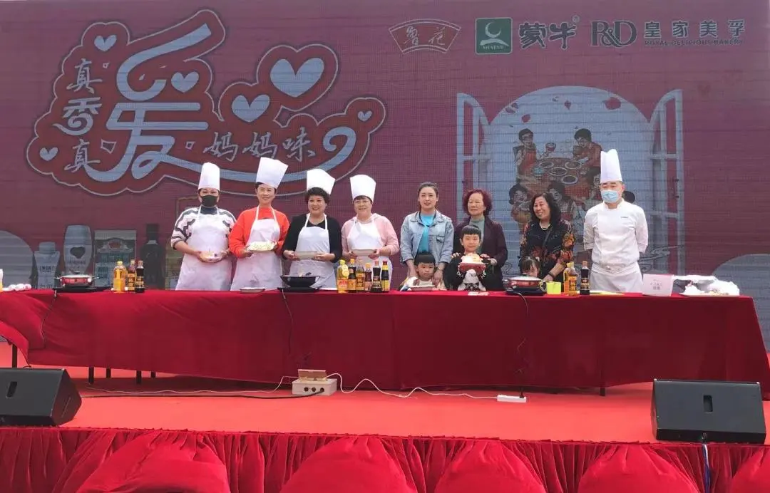 大众网青岛 昨天青岛这里人鼓了！火爆“拼妈”现场