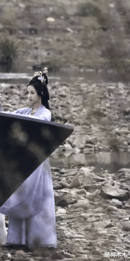 迪丽热巴|一做表情就幻灭的美女明星：迪丽热巴显油腻，baby活在静态图里