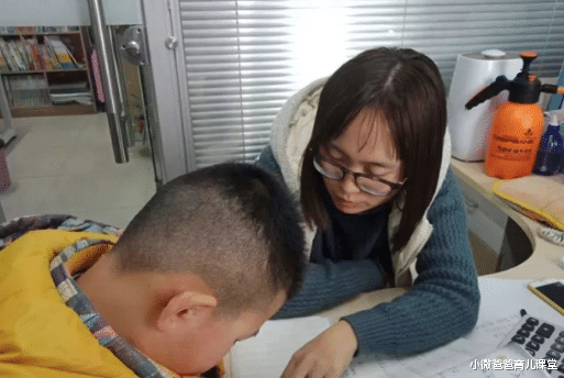 小微爸爸育儿课堂|“双减令”下衍生的新职业，方便了学生，网友：容易引发家庭矛盾