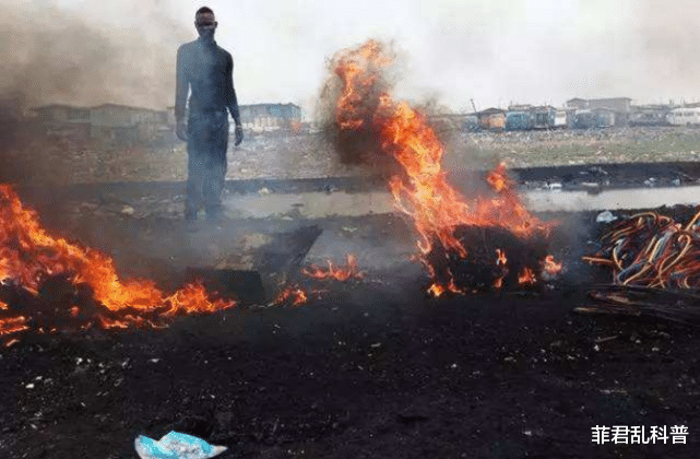 菲君乱科普 每年21万吨电子垃圾，养活4万人，却让他们活不过25岁