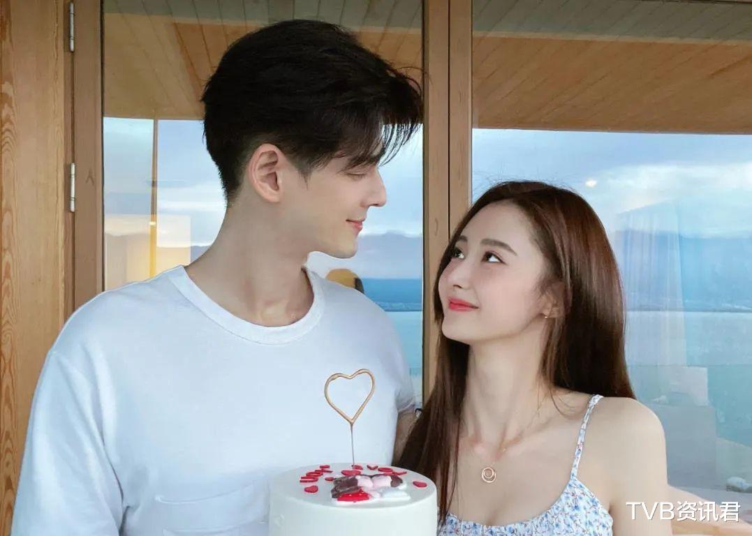 郭品超|恭喜！44岁知名男星自爆婚期，与小19岁圈内女友因戏生情秘恋3年