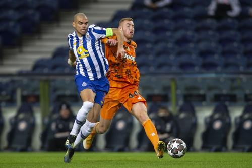 C罗|3: 0看清C罗现状！反超卢卡库登顶，但他确实老了