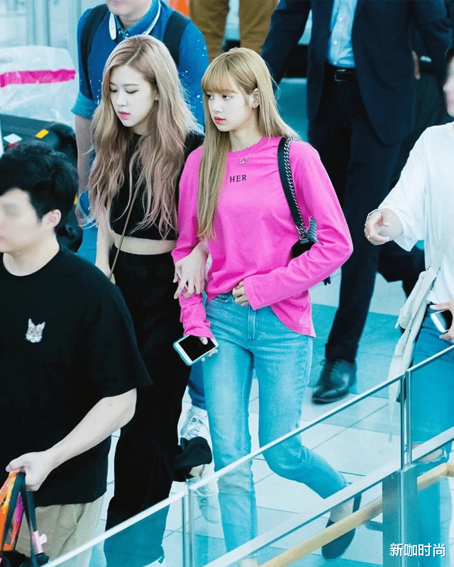 新咖时尚|有颜就是任性！金喜善一身“死亡芭比粉”，照样穿出高级感