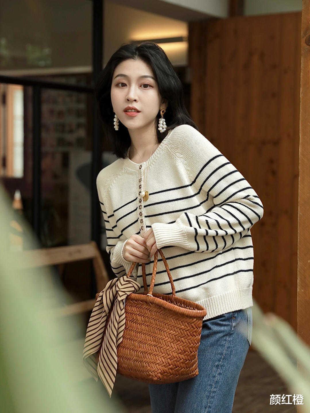 颜红橙|“条纹衫”的高级穿法是这样的,搭配阔腿裤干练利落,洒脱帅气